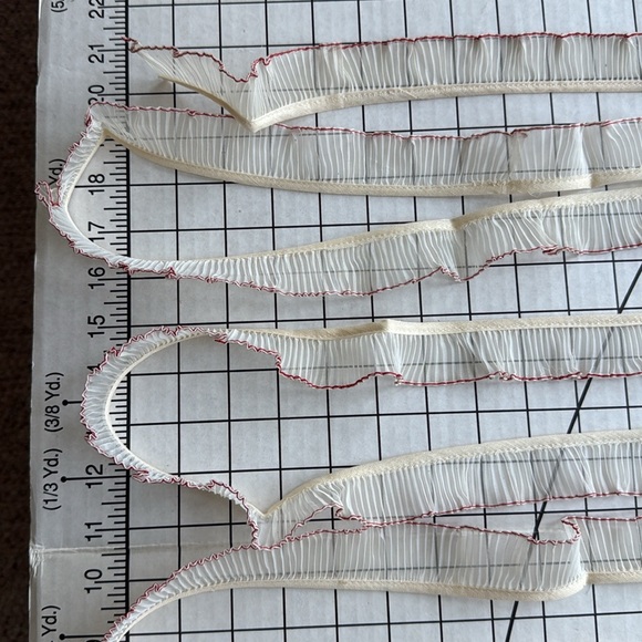 Vintage 1940s Off-White Sheer Pleated Trim with Red Overlock Edge – 11 Yards - Picture 8 of 13